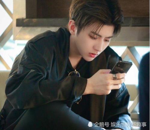 娱乐吃瓜姐蔡徐坤,从娱乐吃瓜姐到现象级偶像的蜕变之路