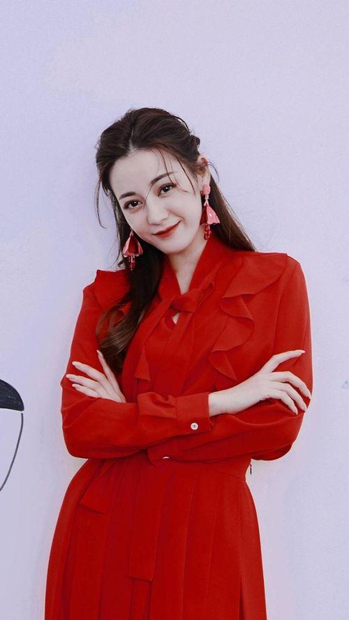 娱乐吃瓜迪丽热巴,娱乐圈的瓜田女王，揭秘她的吃瓜日常